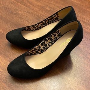 Bella Marie Black Wedge Heels Size 8